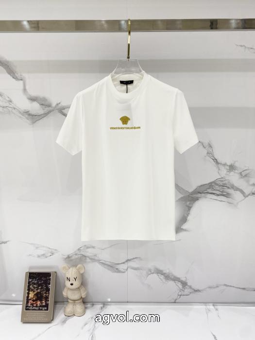 流行 最新話題沸騰中 今流行ブランド 偽物 通販半袖TシャツVERSACE_0_3