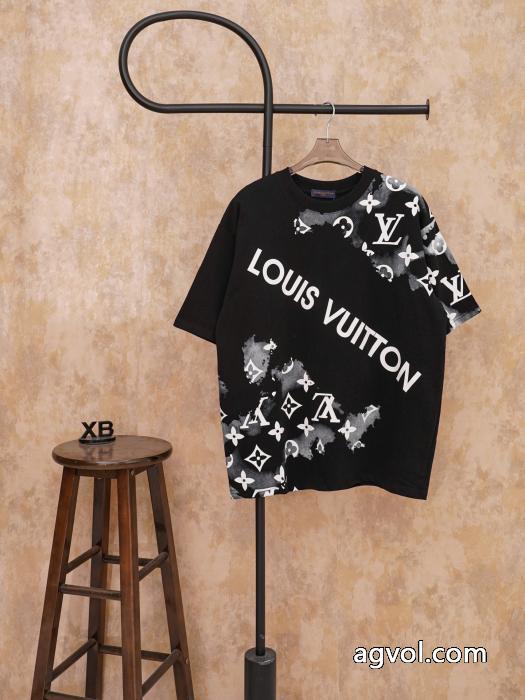 偽物 ブランドLOUIS VUITTON2026年人気満々のブランド デザイン性の高い 大人の色味 半袖Tシャツ_0_2