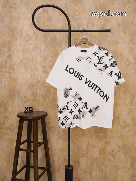 偽物 ブランドLOUIS VUITTON2026年人気満々のブランド デザイン性の高い 大人の色味 半袖Tシャツ_0_4