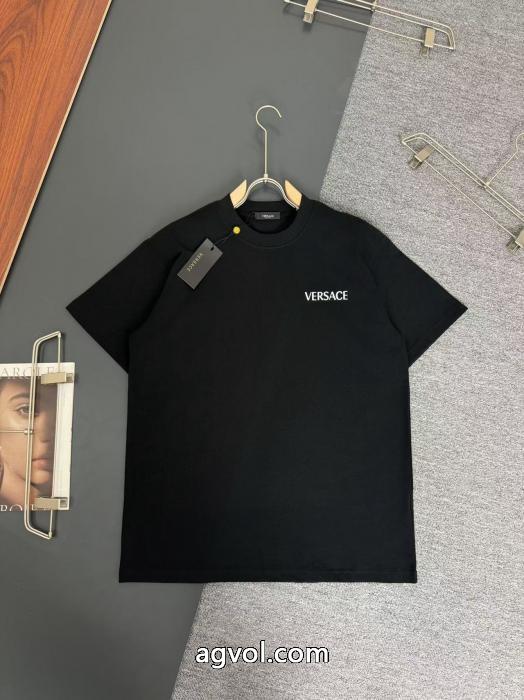VERSACEブランド アクセサリー 激安人気モデル雑誌掲載 早い者勝ち 定番の魅力半袖Tシャツ_0_1