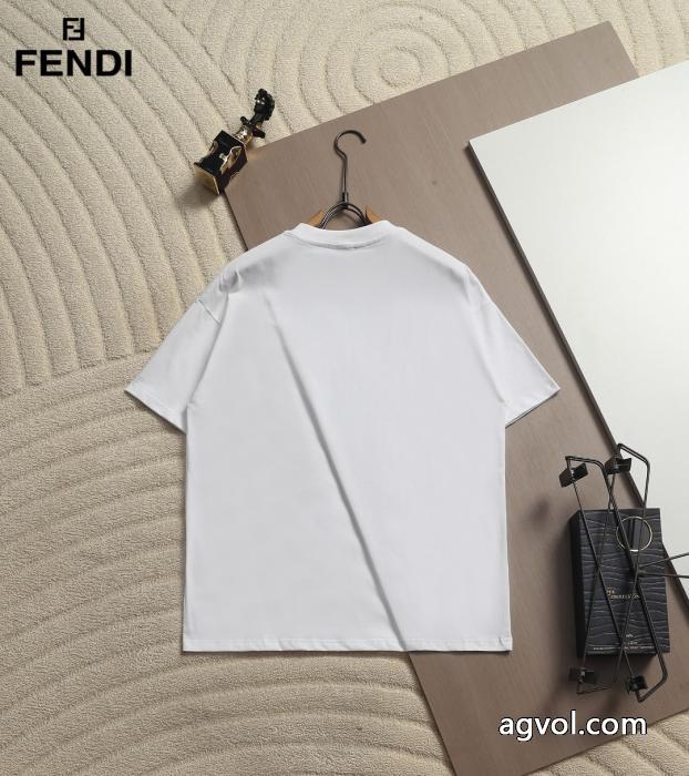 今年マスト お洒落が人気新品 素敵なデザインブランド コピー 安心半袖TシャツFENDI_0_2