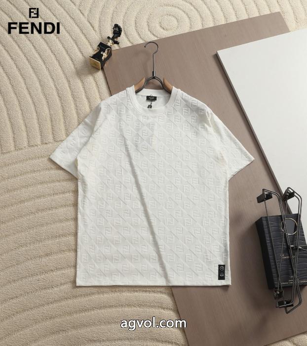 通販 ブランド半袖TシャツFENDI今シーズン注目のアイテム 最新人気話題沸騰中 人気急上昇中_0_2