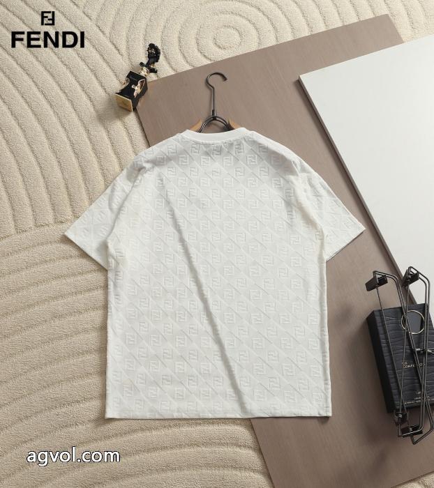 通販 ブランド半袖TシャツFENDI今シーズン注目のアイテム 最新人気話題沸騰中 人気急上昇中_0_3
