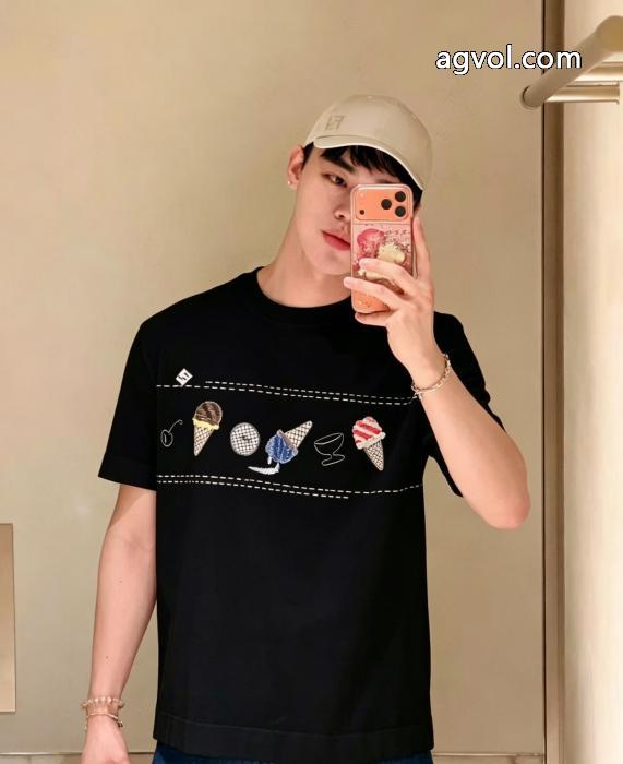超激得格安 トップセラー賞受賞 今流行FENDIブランド コピー 専門店半袖Tシャツ_0_3
