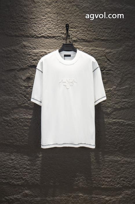 プラダブランド コピー 安心全国無料正規品 上品さ漂う 数量限定HOT半袖Tシャツ_0_3
