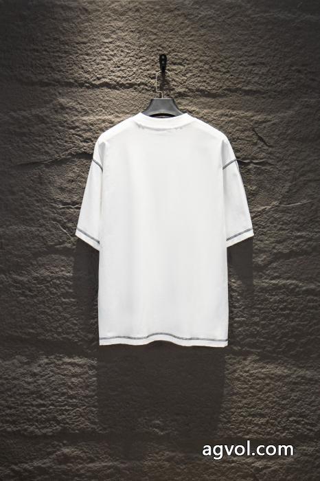 プラダブランド コピー 安心全国無料正規品 上品さ漂う 数量限定HOT半袖Tシャツ_0_4
