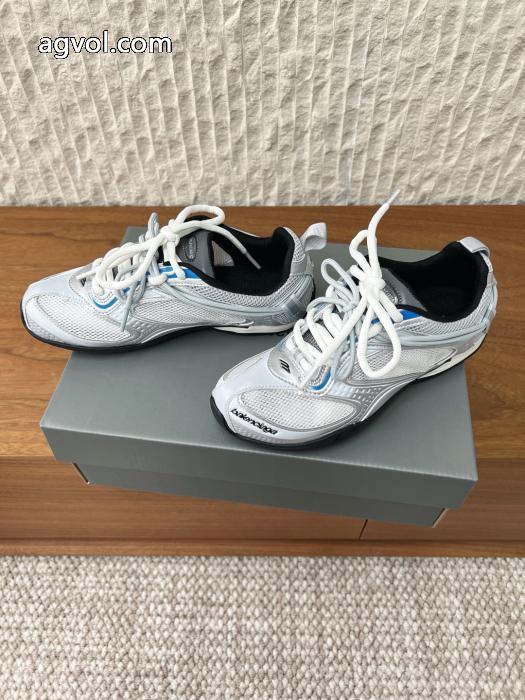 スニーカー最も注目する 毎日大活躍  上品なカジュアルコーデにバレンシアガブランド 偽物 通販._0_2