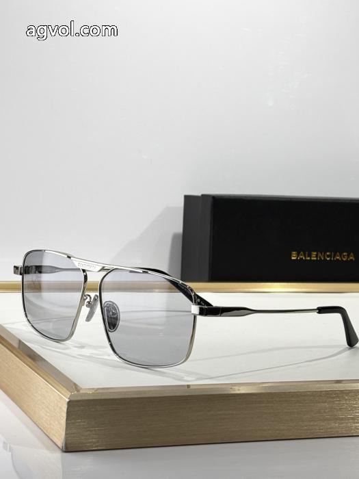 balenciagaブランド コピー ショップ豊富な色揃え 話題のブランド 入手困難限定アイテムのフレーム._0_2