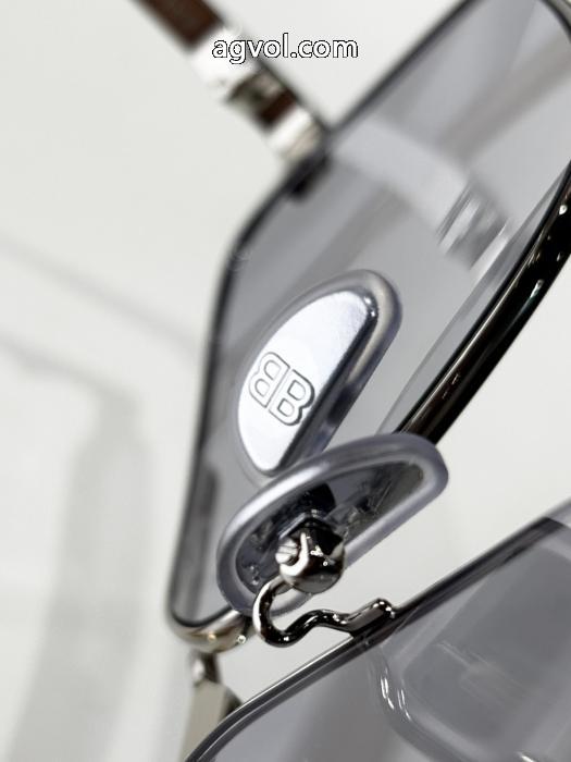 balenciagaブランド コピー ショップ豊富な色揃え 話題のブランド 入手困難限定アイテムのフレーム._0_4