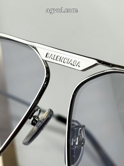 balenciagaブランド コピー ショップ豊富な色揃え 話題のブランド 入手困難限定アイテムのフレーム._0_5