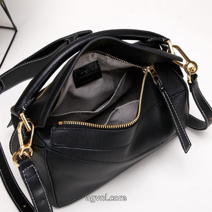 ブランド コピー 通販バッグ美品！    大人っぽい雰囲気 高品質素材を使っているLOEWE.._0_4