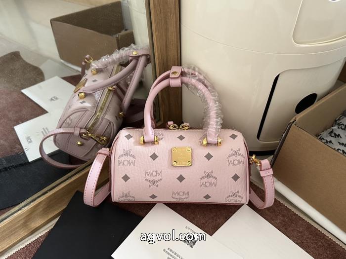 バッグブランド フェイクエムシーエム コピー海外大人気 注目のポイント おすすめ大人かわいい着こなし._0_2