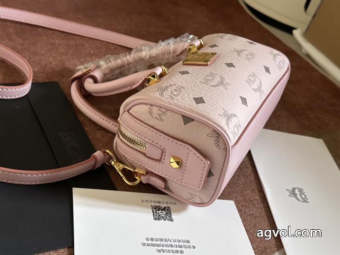 バッグブランド フェイクエムシーエム コピー海外大人気 注目のポイント おすすめ大人かわいい着こなし._0_3