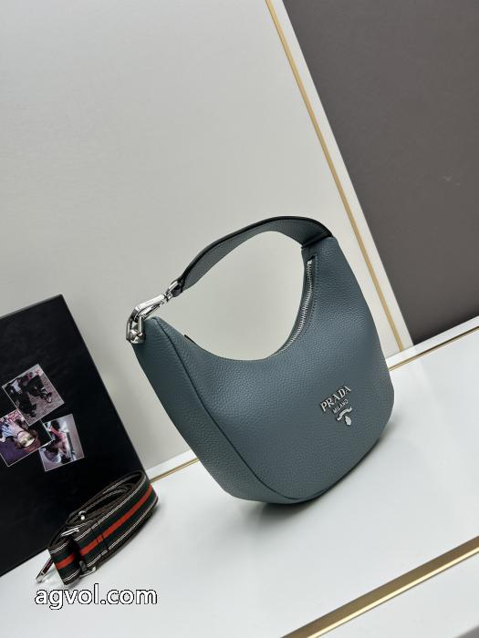 バッグ偽 ブランド 通販稀少*新品登場 コーデの主役 海外限定モデル プラダ.._0_1
