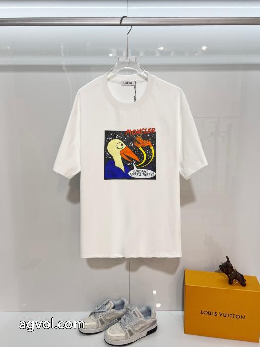 話題沸騰中  上質な材料 印象になってロエベ半袖Tシャツブランド 偽物 激安_0_1