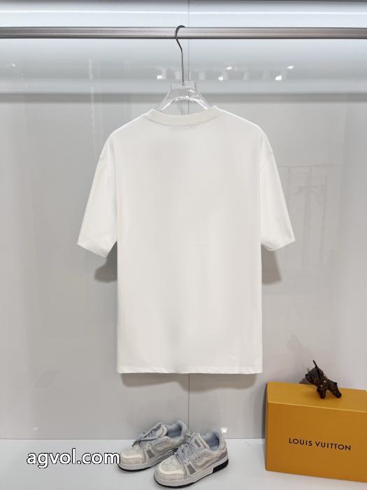 半袖Tシャツスーパー コピー 安心 ロエベ個性的なデザイン 高級ブランド超安特価 VIP価格セール_0_1