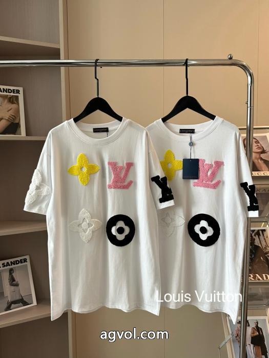 スーパー コピー メンズ半袖Tシャツ2026最高ランキング サイズ感いいの ホリデー限定LOUIS VUITTON_0_1
