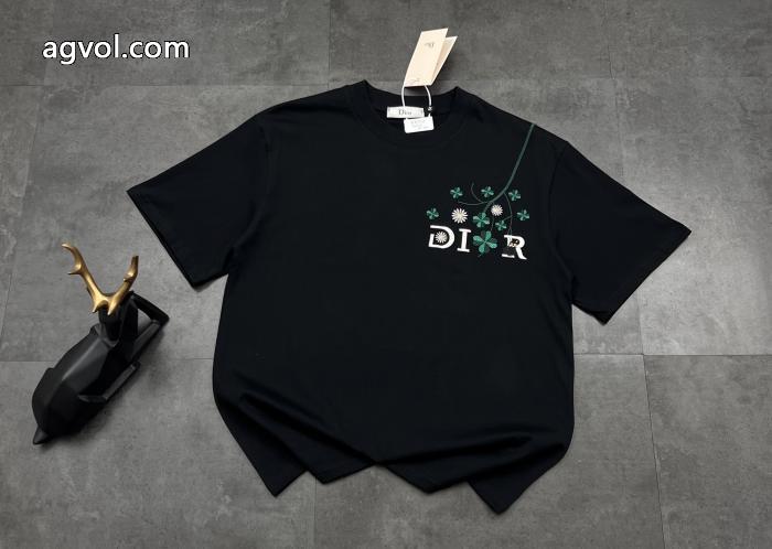 DIOR半袖Tシャツ清涼感 人気モデル雑誌掲載 幅広く使えるブランド コピー ショップ_0_0