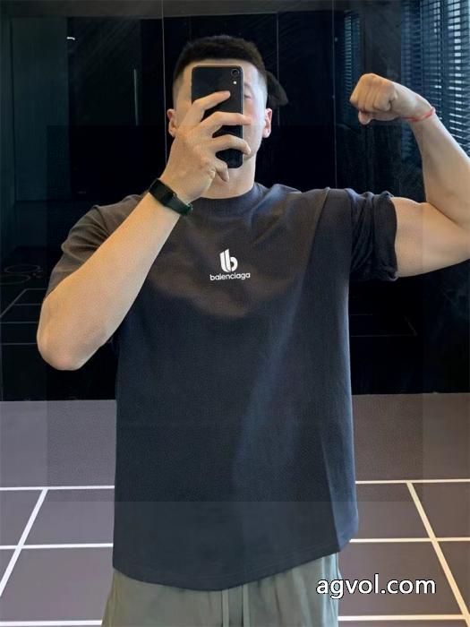 balenciaga定番人気 日本未上陸のブランド 人気急上昇半袖Tシャツブランド コピー_0_1
