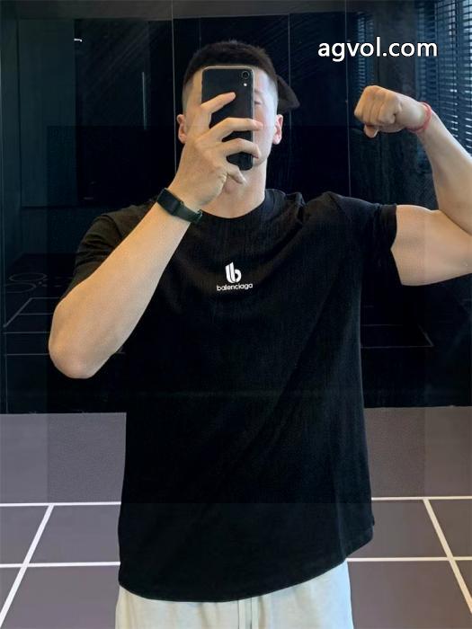 balenciaga定番人気 日本未上陸のブランド 人気急上昇半袖Tシャツブランド コピー_0_2
