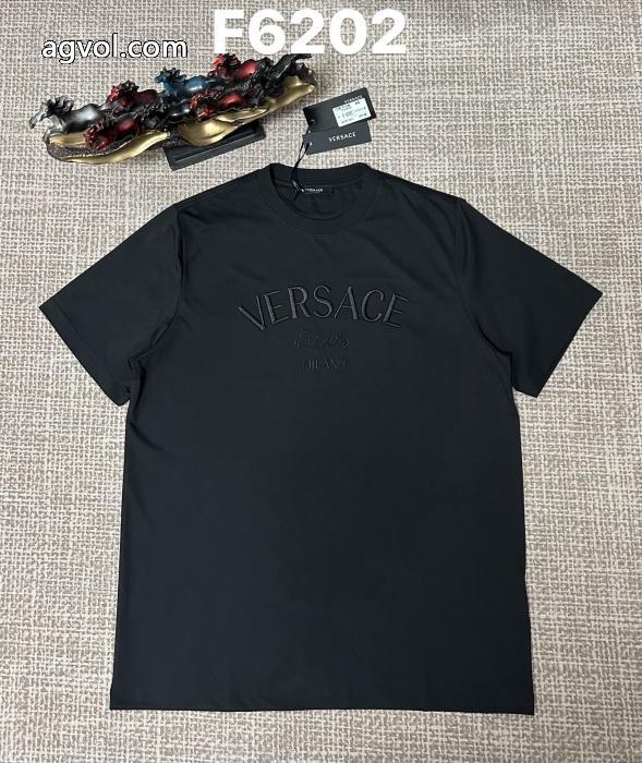 ブランド コピー 優良VERSACE最前線に注目 海外超人気 格安通販半袖Tシャツ_0_0