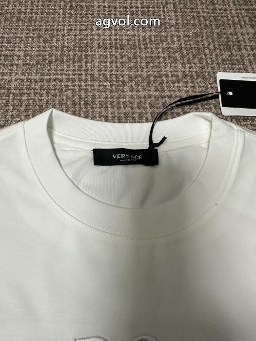 ブランド コピー 優良VERSACE最前線に注目 海外超人気 格安通販半袖Tシャツ_0_1