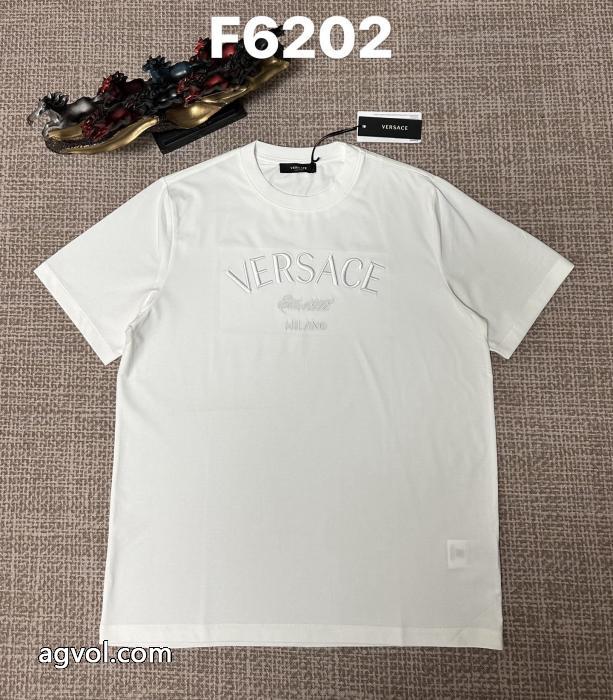 ブランド コピー 優良VERSACE最前線に注目 海外超人気 格安通販半袖Tシャツ_0_2