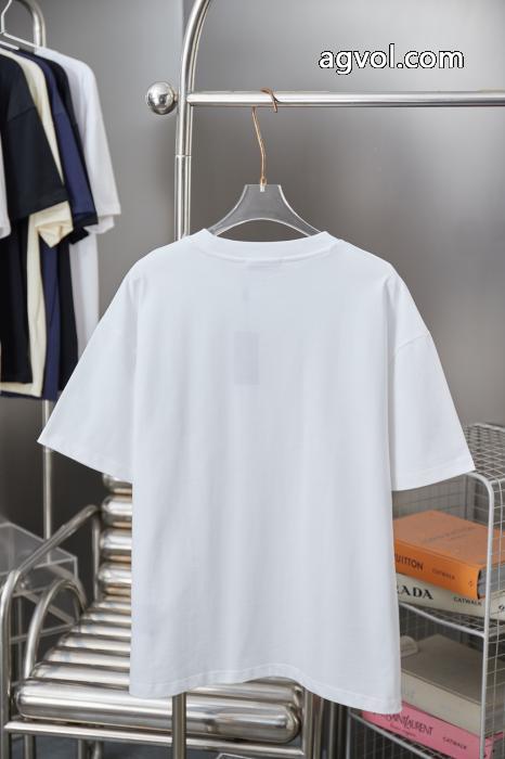 半袖Tシャツプラダ2026新作大注目 HOT最新作 最前線に注目コピー 通販_0_2