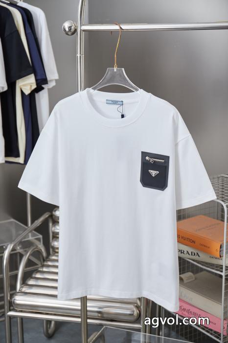 半袖Tシャツプラダ2026新作大注目 HOT最新作 最前線に注目コピー 通販_0_3