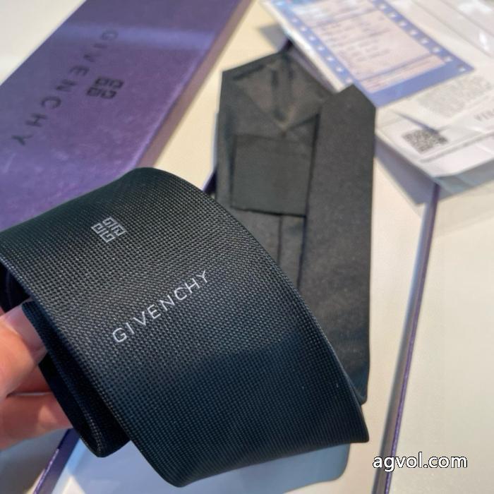 アクセサリーGIVENCHY最新ビット おしゃれ上級者を目指す スマホケーススーパー コピー 品.._0_1