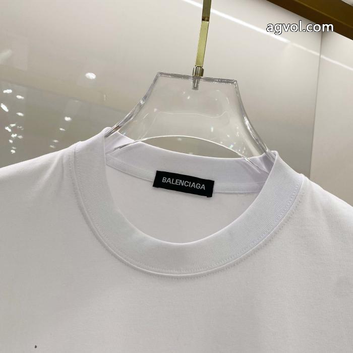 半袖Tシャツ偽物 ブランド ショップ大人カジュアルな シックな色合い 2026即旬な装いにbalenciaga_0_0