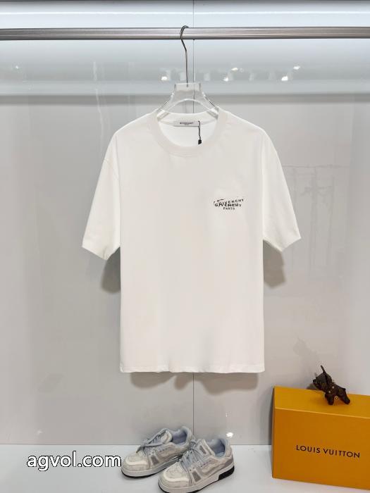 GIVENCHY定番人気商品 完売間近 モードな雰囲気 2026スーパーコピー半袖Tシャツ_0_1