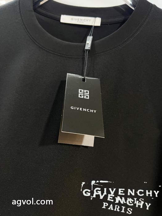 GIVENCHY定番人気商品 完売間近 モードな雰囲気 2026スーパーコピー半袖Tシャツ_0_2