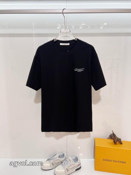 GIVENCHY定番人気商品 完売間近 モードな雰囲気 2026スーパーコピー半袖Tシャツ_0_3