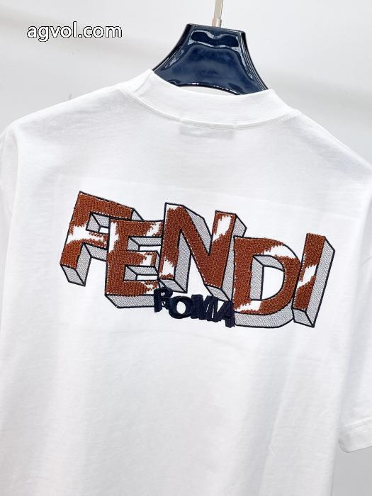 おしゃれ感で魅せる！ SALE年末年始限定 エレガンスな雰囲気にFENDIコピー ブランド 通販 安心&nbsp;&nbsp;&nbsp;&nbsp;半袖T._0_3