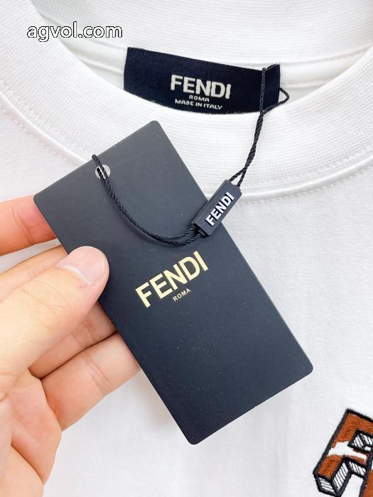 おしゃれ感で魅せる！ SALE年末年始限定 エレガンスな雰囲気にFENDIコピー ブランド 通販 安心&nbsp;&nbsp;&nbsp;&nbsp;半袖T._0_5