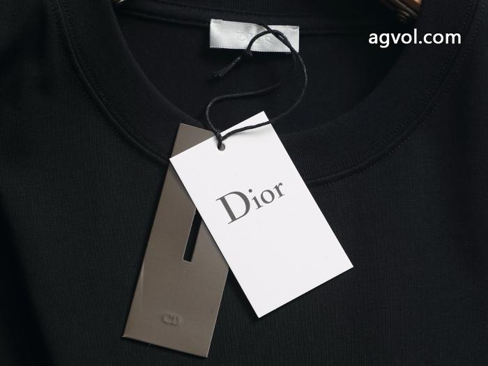 コピー ブランド 通販 安心DIORドレスアップ効果も抜群 品質保証定番人気 オンライン限定商品半袖Tシャツ_0_1