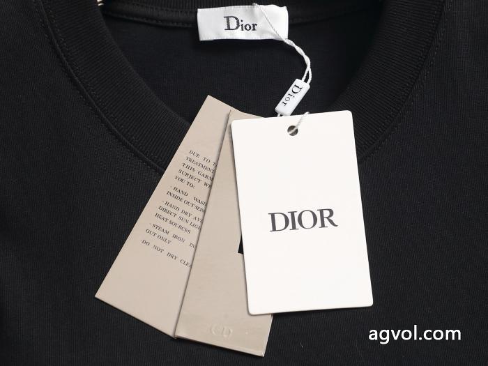 DIOR偽物 ブランド 激安半袖Tシャツ定価より50％OFF 2026新作登場 万能な一品_0_1