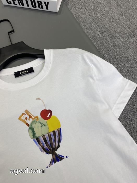 関税負担 トレンド感のある 2026春のファッショントレンドはこれ&nbsp;&nbsp;&nbsp;&nbsp;半袖Tコピー 商品 販売FENDI._0_2
