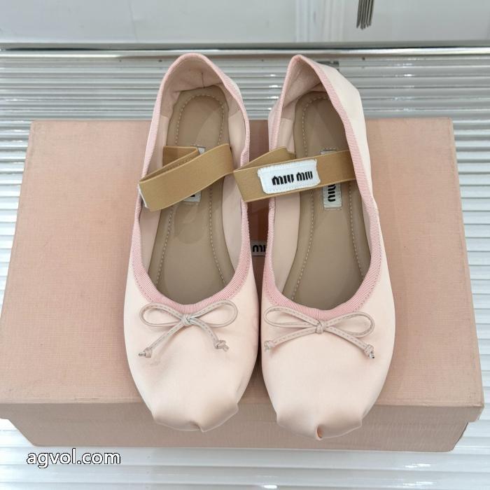 ブーツMIUMIU偽物 ブランドきれいめな印象で着こなし ずっと愛用したいアイテム 大人可愛いスタイル.._0_0