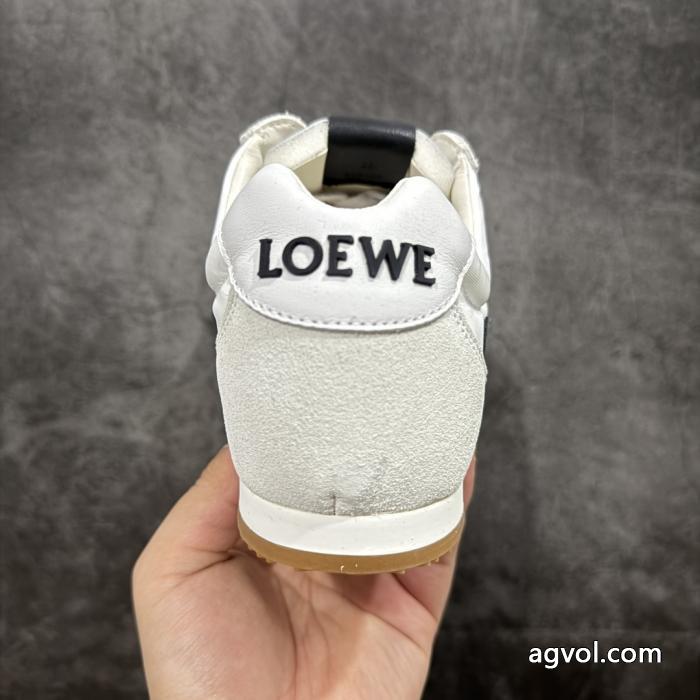 LOEWEきれいめコーデに変身 センス抜群 今年活躍したスーパー コピー ブランド 通販&nbsp;スニーカー._0_3