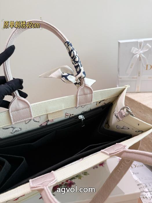 DIOR完売必須　限定SALE どの年代にも好感度 セレブ多数愛用バッグスーパー コピー 安心_0_1