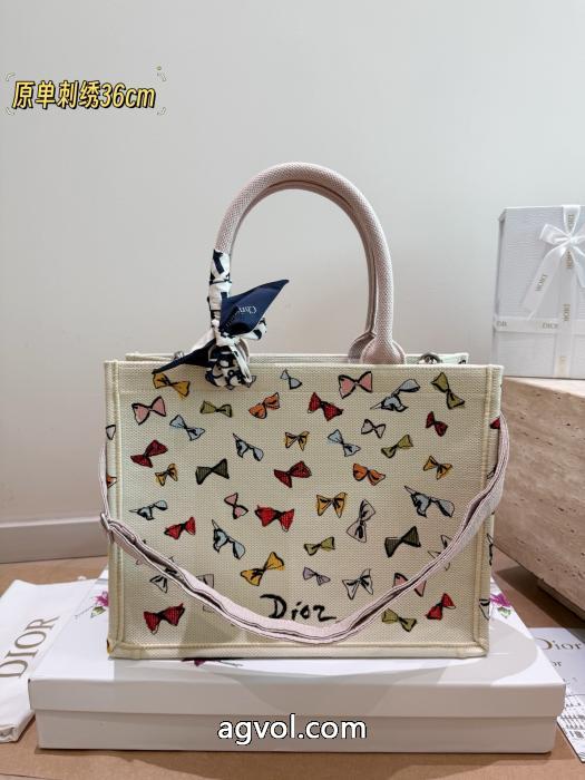 DIOR完売必須　限定SALE どの年代にも好感度 セレブ多数愛用バッグスーパー コピー 安心_0_3