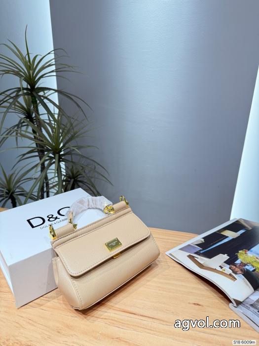 Dolce&Gabbana個性派 2026人気新色が登場 使い勝手のよさが魅力バッグブランド フェイク_0_3
