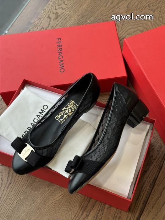 ブーツスーパー コピー ブランド 専門店FERRAGAMO通気性と吸汗性に優れ 人気ファッション雑誌でも掲載 2026SS春夏人気モデル.._0_1