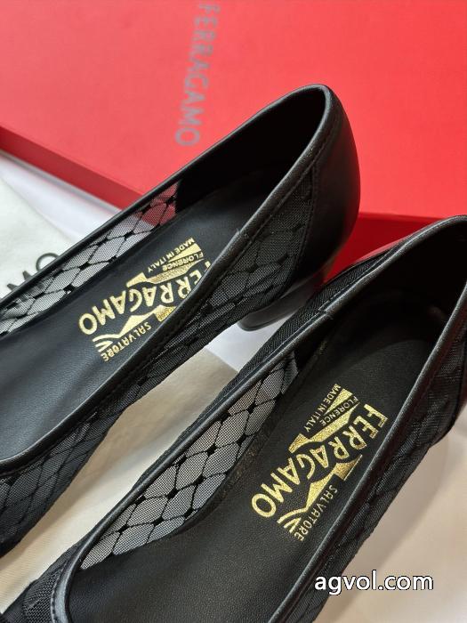 ブーツスーパー コピー ブランド 専門店FERRAGAMO通気性と吸汗性に優れ 人気ファッション雑誌でも掲載 2026SS春夏人気モデル.._0_2