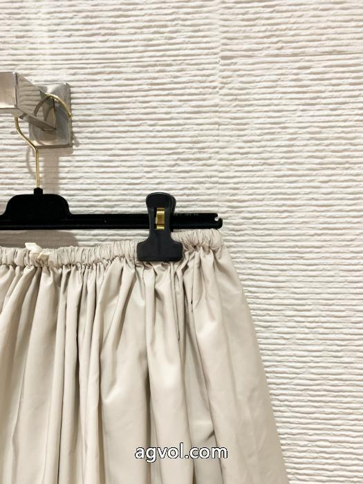 スカート2026年春の新作コレクション 定番のストリートスタイル 若い世代に評判がいいブランド コピー s 級MIUMIU._0_3