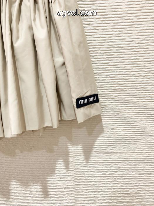 スカート2026年春の新作コレクション 定番のストリートスタイル 若い世代に評判がいいブランド コピー s 級MIUMIU._0_4