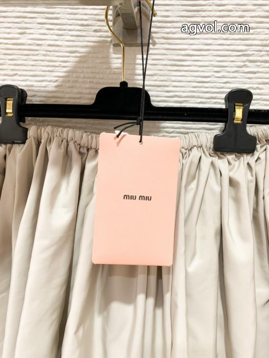 スカート2026年春の新作コレクション 定番のストリートスタイル 若い世代に評判がいいブランド コピー s 級MIUMIU._0_5