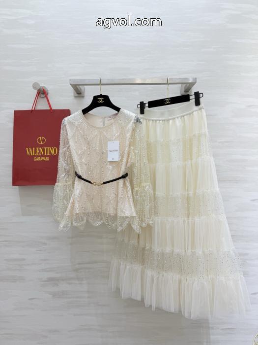 VALENTINOブランド 品 コピーワンピースおすすめする注目トレンド 耐久性に優れ 2026fw トレンド._0_4